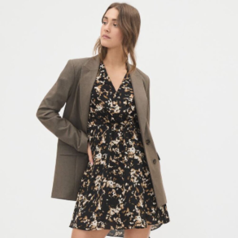 RW&CO - Long Sleeve V-Neck Fitted and Flared Dress - size xsmall